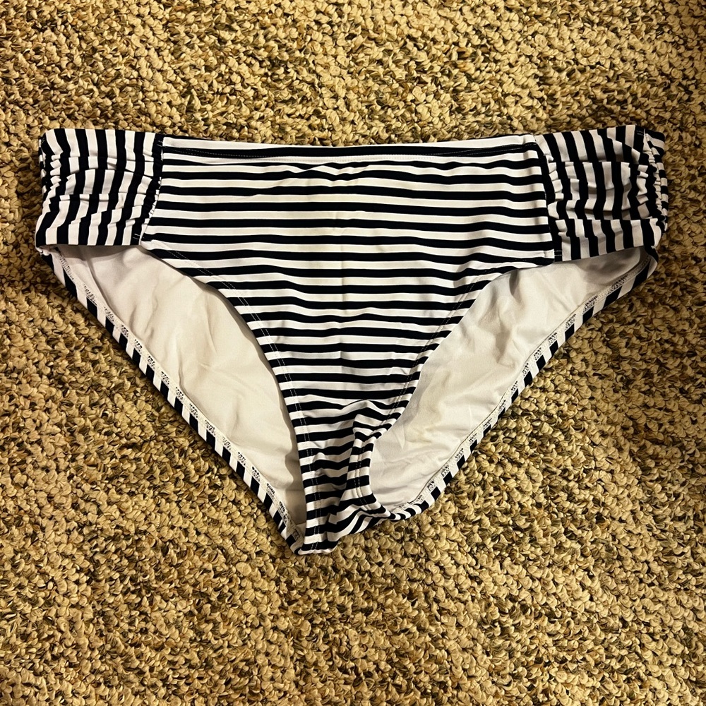 Vineyard Vines swim bottom